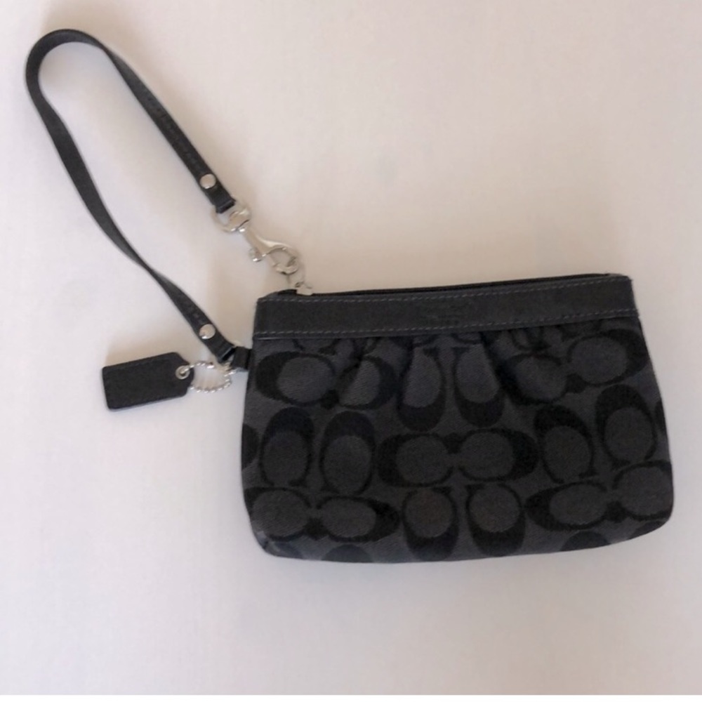 👛 Coach patent leather and canvas wristlet NWOT